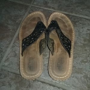 Cliffs by White Mountain Flip Flops Sandals size 9